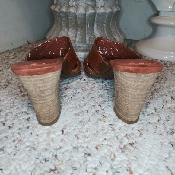3/$18 Vintage 1970's Bandolino Boho Brown Leather Slide Stacked Heel Sandals - Picture 6 of 12
